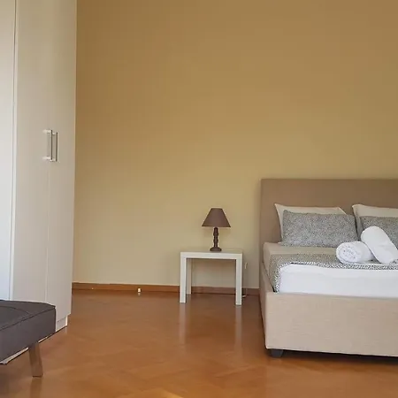 Orange - Center, 3 Bd, 1.5 Bath 公寓